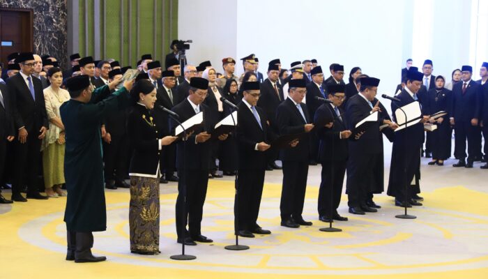 Anggota Dewan Komisioner OJK Disumpah Jabatan