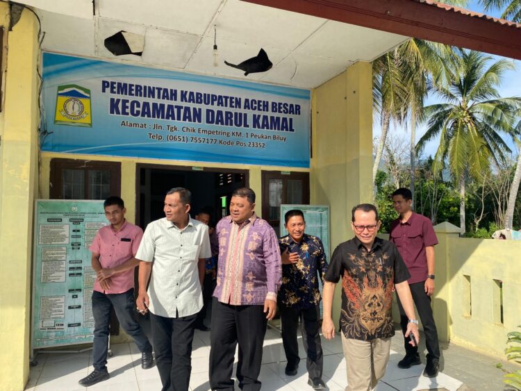Tinjau Kantor Camat, Staf Ahli Bupati Aceh Besar Tekankan Disiplin dan Pelayanan