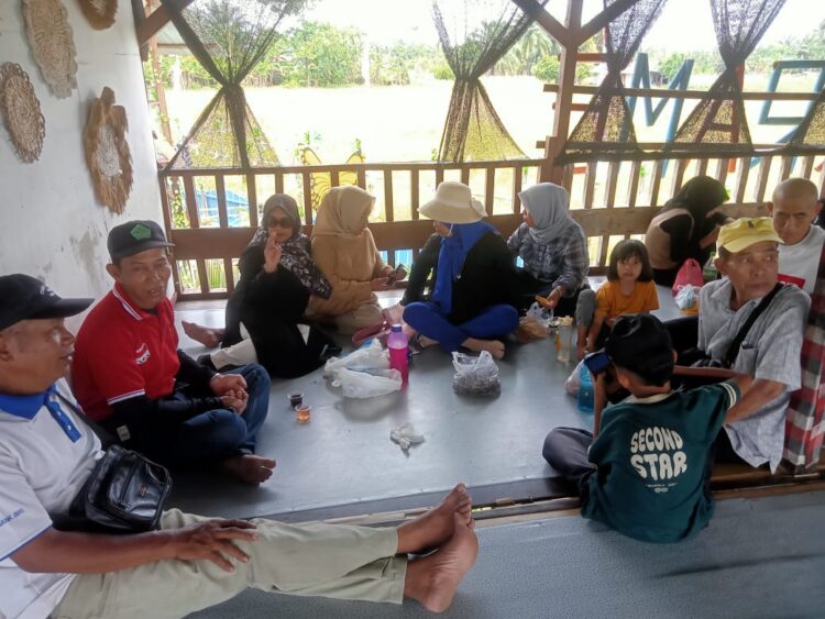 Alumni SDN 060806/118 Medan Angkatan 1980 Gelar Halal Bihalal di Pantai Labu