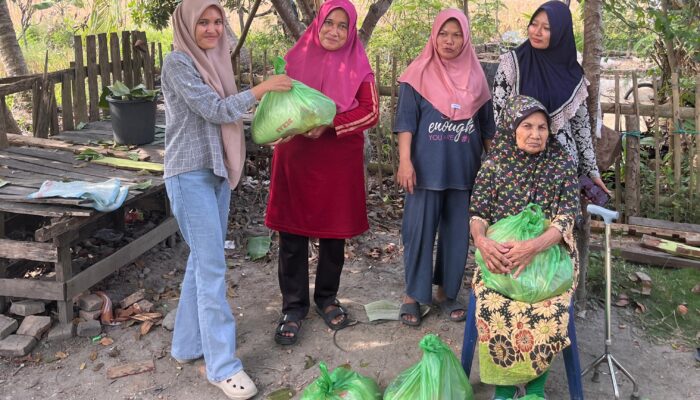 Senyum Warga Tanjung Selamat Sambut Bingkisan Lebaran Dari PT Mahana Boston Abadi