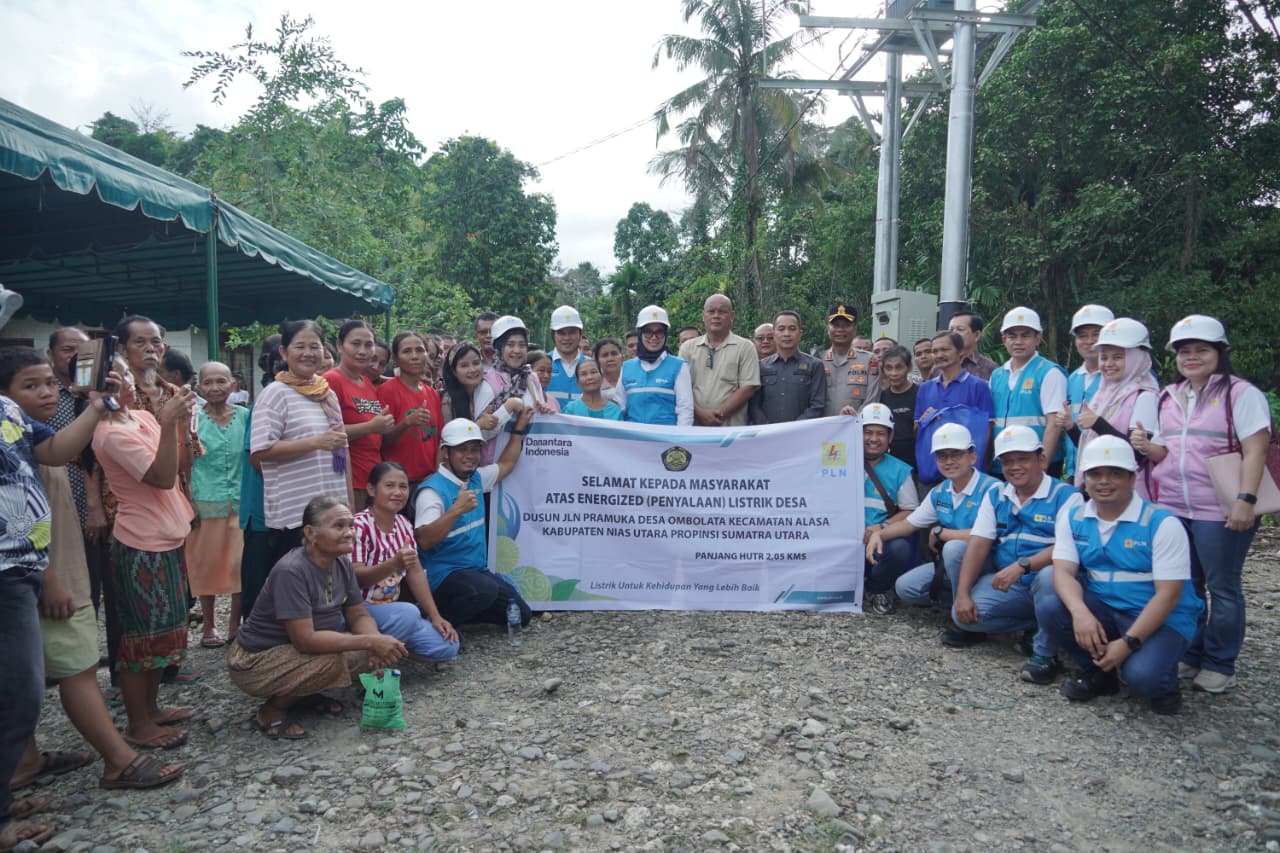 PLN Hadirkan Terang Hingga Pelosok Nias Utara