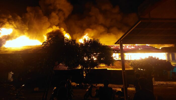 Kebakaran Besar Landa Kota Fajar, 13 Ruko Hangus Dilalap Api