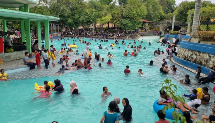 Wahana Wisata Kuta Malaka Padat Pengunjung