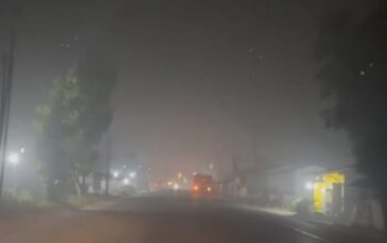 Asap Arang Batok Kepung Permukiman Warga Desa Pon