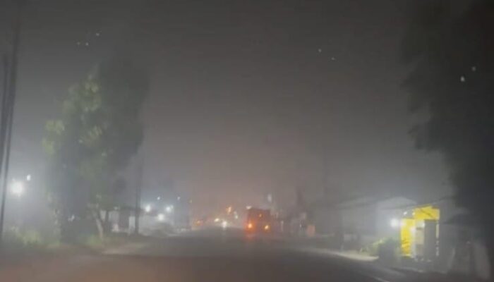 Asap Arang Batok Kepung Permukiman Warga Desa Pon