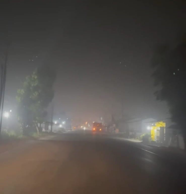 Asap Arang Batok Kepung Permukiman Warga Desa Pon