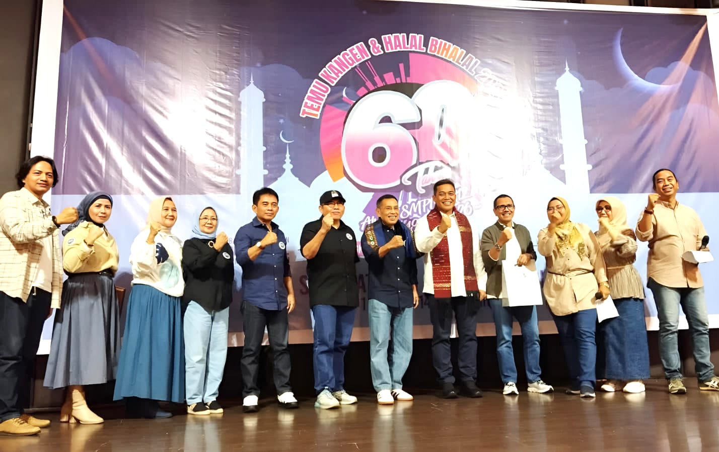 Temu Kangen Dan Halal Bihalal Alumni SMPN X/XII Medan Dihadiri Pangdam XV/Pattimura