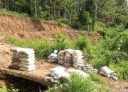 Warga Desa Jambur Baru Keberatan Bawa Batu, Jalan Lingkungan Diduga Dihancurkan Kades Tanpa Izin