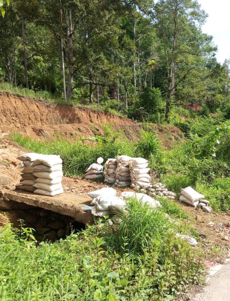 Warga Desa Jambur Baru Keberatan Bawa Batu, Jalan Lingkungan Diduga Dihancurkan Kades Tanpa Izin