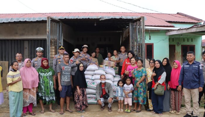 Bansos Dari Kapolrestabes Medan Disalurkan Kepada Warga Perumahan Pandan Asri Tapteng
