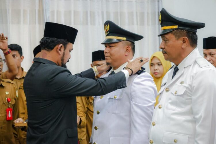 Bupati Al- Farlaky Lantik 145 Pejabat Administrator dan Pengawas