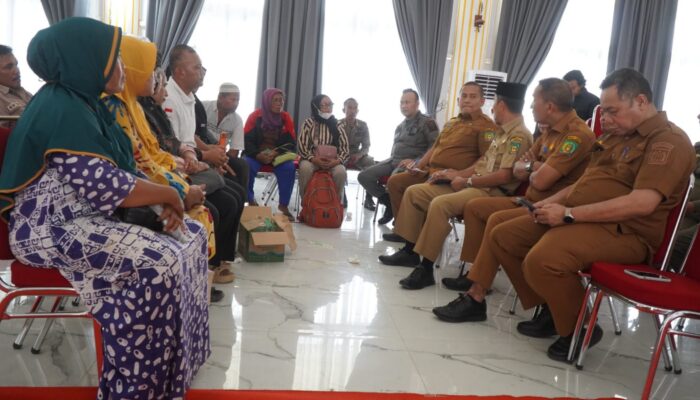 Bupati Syah Afandin Respons Cepat Aspirasi Warga Terdampak Banjir di Besitang 