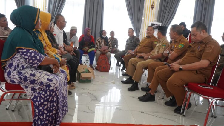 Bupati Syah Afandin Respons Cepat Aspirasi Warga Terdampak Banjir di Besitang 