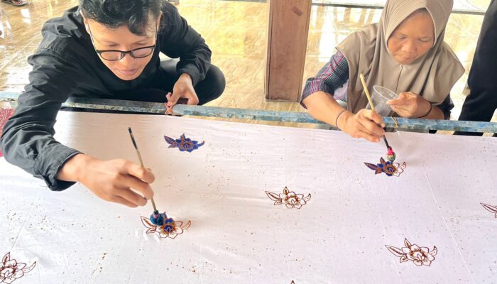 Tingkatkan Keterampilan Difabel, Bank Muamalat Bersama BMM Inisiasi Program Batik Ciprat Karangpatihan