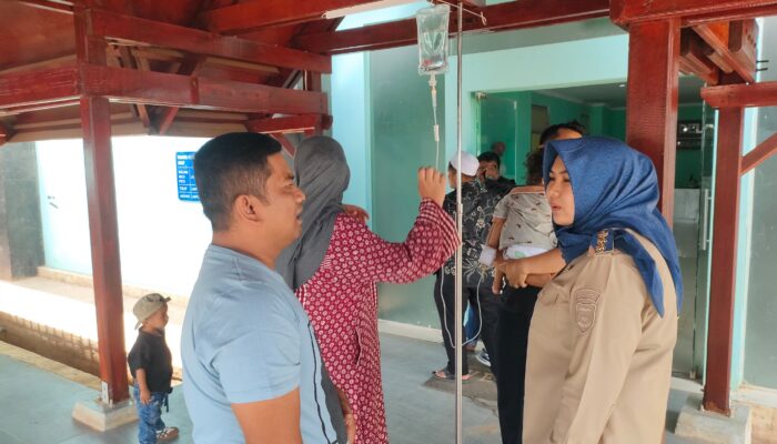 Kunjungi RSUD Panyabungan, Wabup Madina Atija Beri Dukungan Moril Pasien