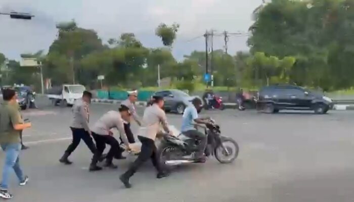 Sigap Dan Humanis Kapolres Binjai Bantu Dorong Betor Mogok