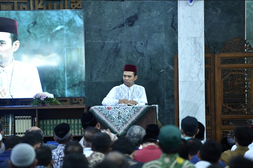 Khatib Jumat di Masjid Baitut Tholibin, UAS Ingatkan Pentingnya Pendidikan bagi Martabat Umat