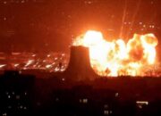 Trump Marahi Israel Serang Depot Minyak Iran