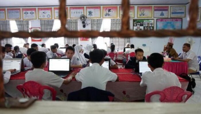 Pemerintah Terbitkan SKB Tujuh Menteri Atur Penggunaan AI di Sekolah dan Kampus
