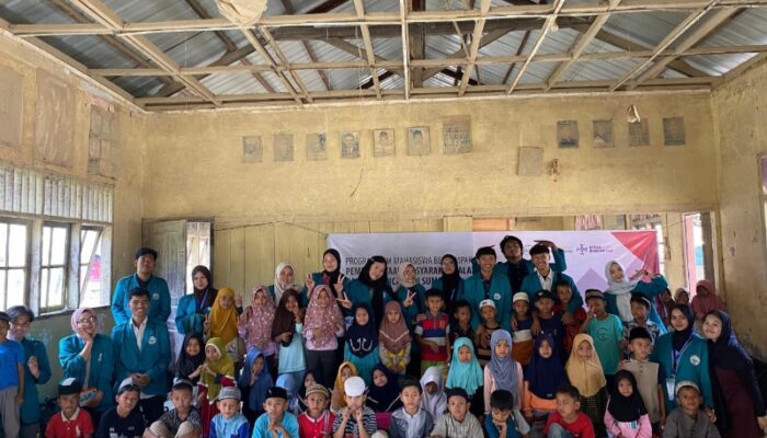 HMJ Pendidikan Sejarah Unimed Hadirkan Modul Sekolah Darurat Dan Mitigasi Bencana Di Aceh Tamiang