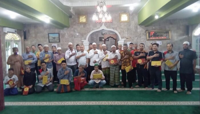 Kompatir Salurkan Bingkisan Ramadhan Kepada Jamaah Pelanggan Air Tirtanadi