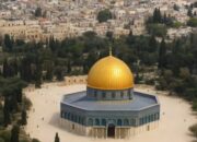 Jamaah Wanita Turki Lempari Saf Laki-Laki dengan Jilbab karena Diam Saat Al-Aqsa Ditutup Israel