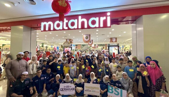 Komunitas GIS Medan Ajak Puluhan Anak Yatim Belanja Baju Lebaran Di Mal