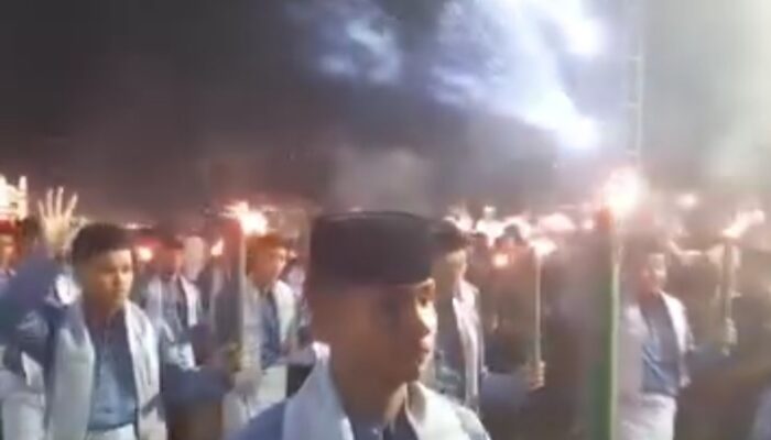 Ribuan Warga Semarakkan Pawai Takbir Obor dan Mobil Hias di Banda Aceh
