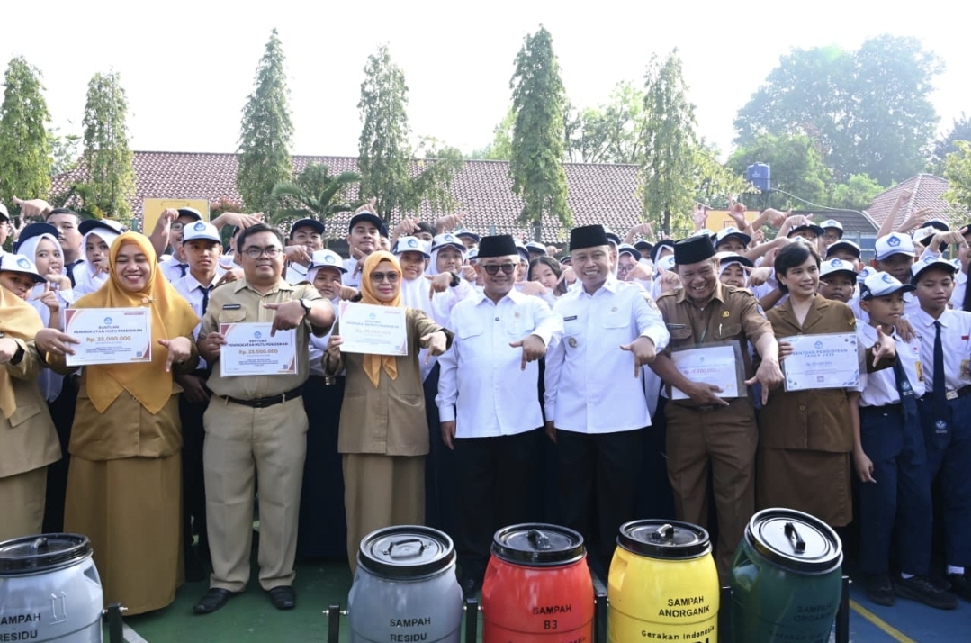 Hari Pertama Sekolah, Mendikdasmen Gaungkan ASRI di Sekolah