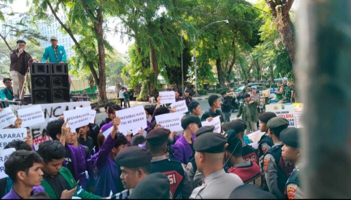 Mahasiswa Kepung DPRD Sumut, Tuntut Keadilan Untuk Andrie Yunus
