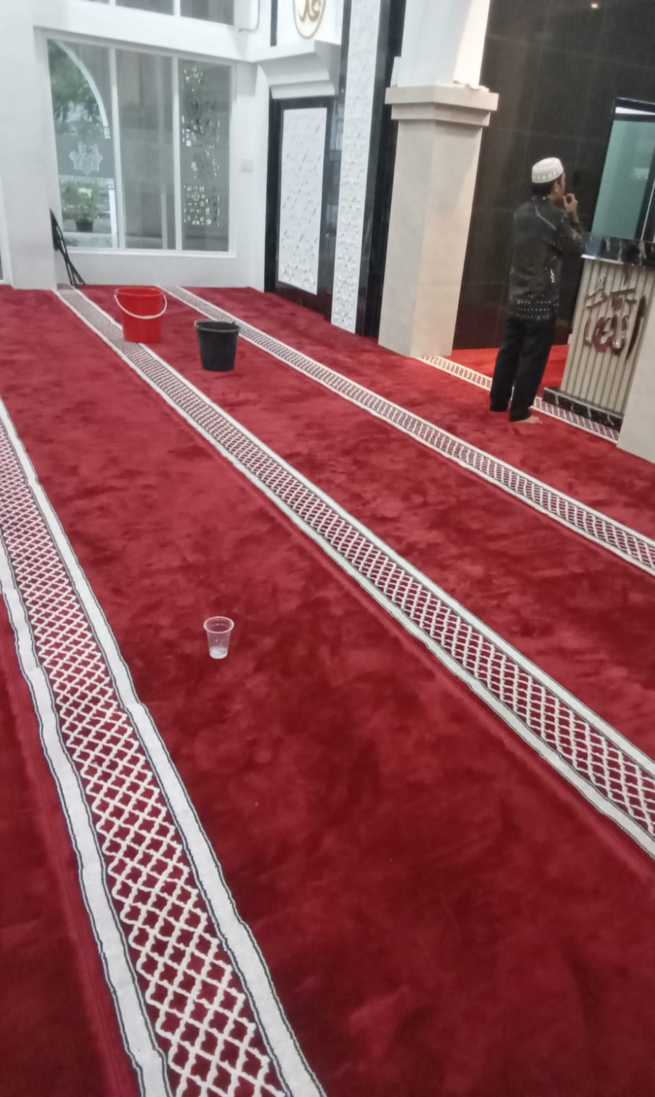 Saat Azan Berkumandang, Plafon Masjid DPRD Sumut Kembali Bocor