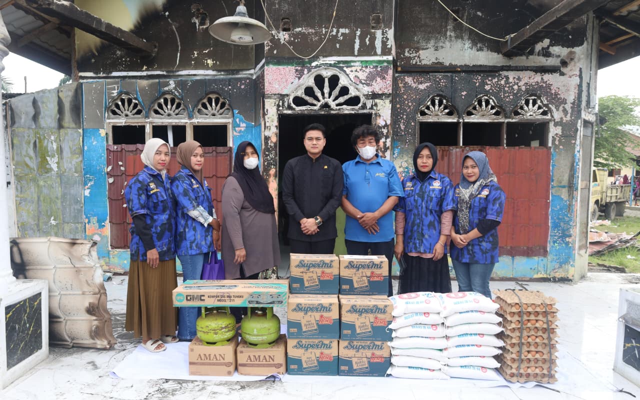 Ricky Anthony Serahkan Bantuan untuk Korban Kebakaran Di Desa Sambirejo