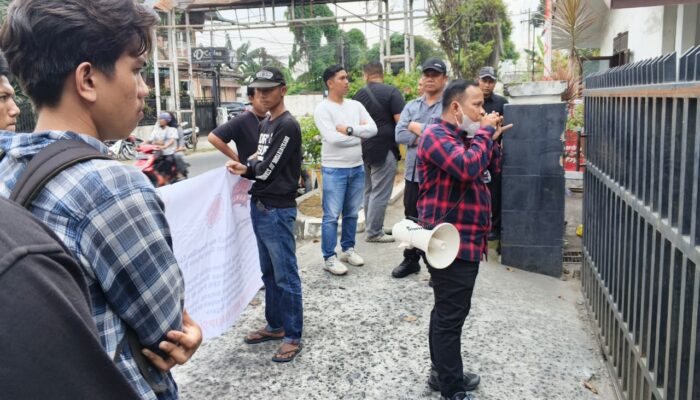 Massa KAMAK Geruduk Dinas PUPR Sumut Desak APH Usut Tuntas Dugaan Korupsi