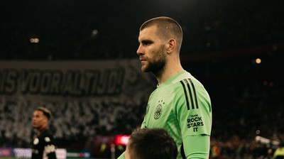 Maarten Paes Raih Kemenangan Pertama Bersama Ajax