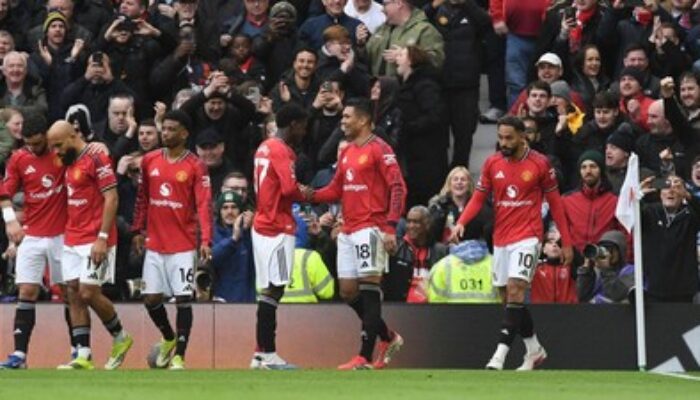 Hajar Aston Villa, MU Kokoh 3 Besar