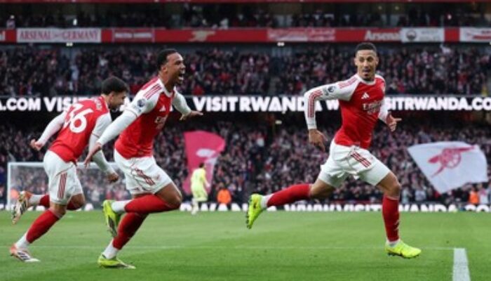Taklukkan Chelsea 2-1, Arsenal Amankan Puncak Klasemen