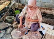 Dapur Emping Melinjo Tetap Riuh, Namun Keuntungan Tak Kunjung Tumbuh