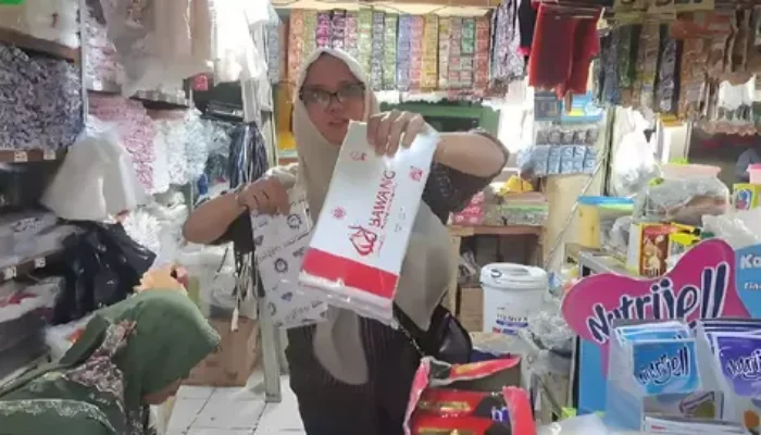 Harga Plastik Melonjak Hingga 70 Persen, Pedagang Dan UMKM Mengeluh