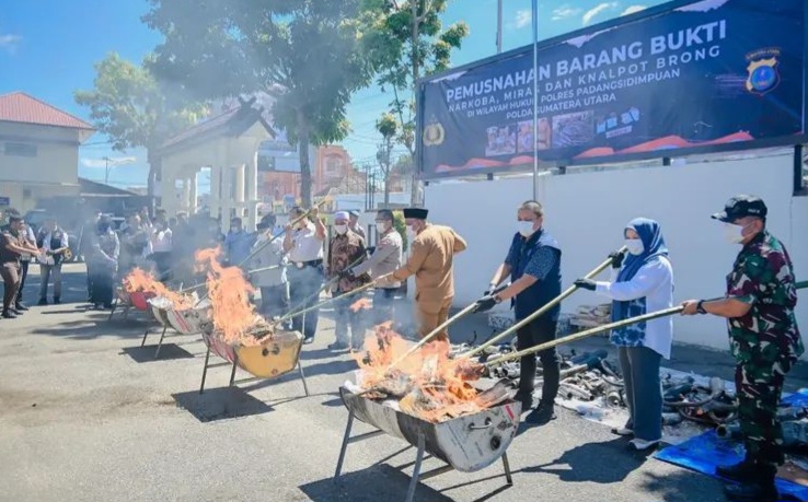 Wawako Padangsidimpuan Hadiri Pemusnahan Barang Bukti Narkoba Dan Miras