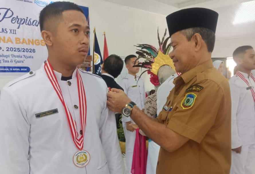 Bupati Palas Hadiri Wisuda SMA Plus Taruna Bangsa Angkatan VII