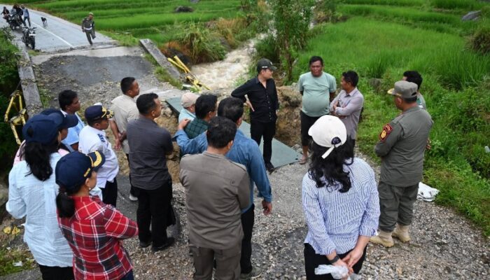 Bupati Humbahas Tinjau Jembatan Armco-Bailey Pascabencana