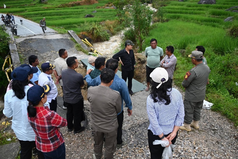 Bupati Humbahas Tinjau Jembatan Armco-Bailey Pascabencana