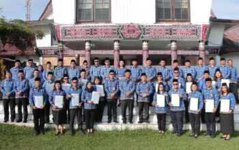 Wabup Dairi Serahkan SK BLUD, 18 Puskesmas Resmi Diterapkan