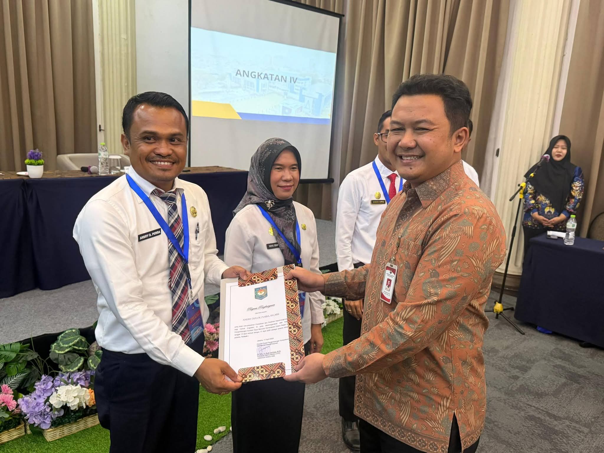 Camat Doloksanggul Terbaik I Diklat Nasional Kemendagri