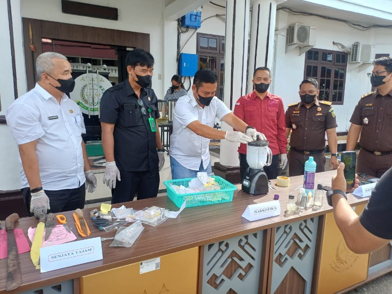 Kejari Gunungsitoli Musnahkan Barang Bukti Tipidum