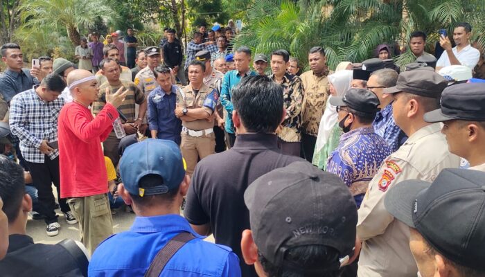 Ratusan Masyarakat Tuntut Pemko Langsa Segera Proses Penyaluran BLT Banjir