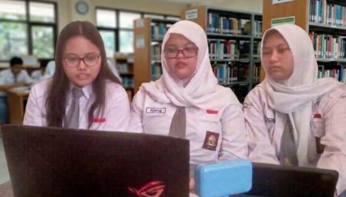  Strategi Tim Siswi SMAN 8 Jakarta Perkuat Literasi Digital Terhadap Bahaya Online Grooming