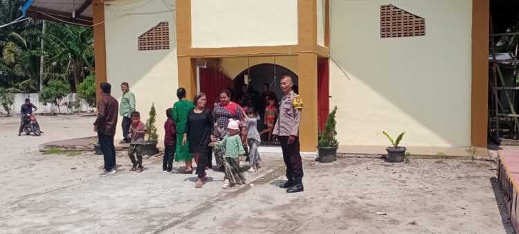 Polsek Pantai Labu Lakukan Pengamanan Ibadah Jumat Agung