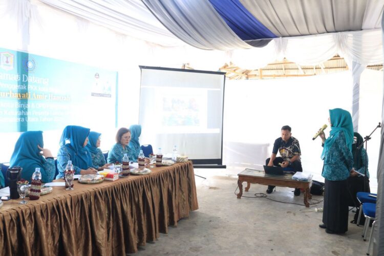 TP PKK Kota Binjai Lakukan Pembinaan UP2K di Binjai Barat