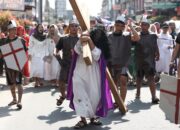 Jalan Salib Peringati Jumat Agung di Siantar jadi Simbol Pengorbanan dan Harapan